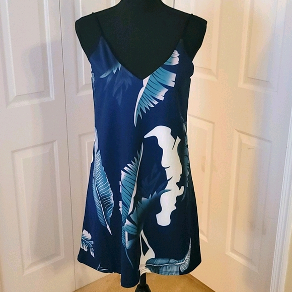 Dresses & Skirts - Boutique Palm Print Dress - Size Small